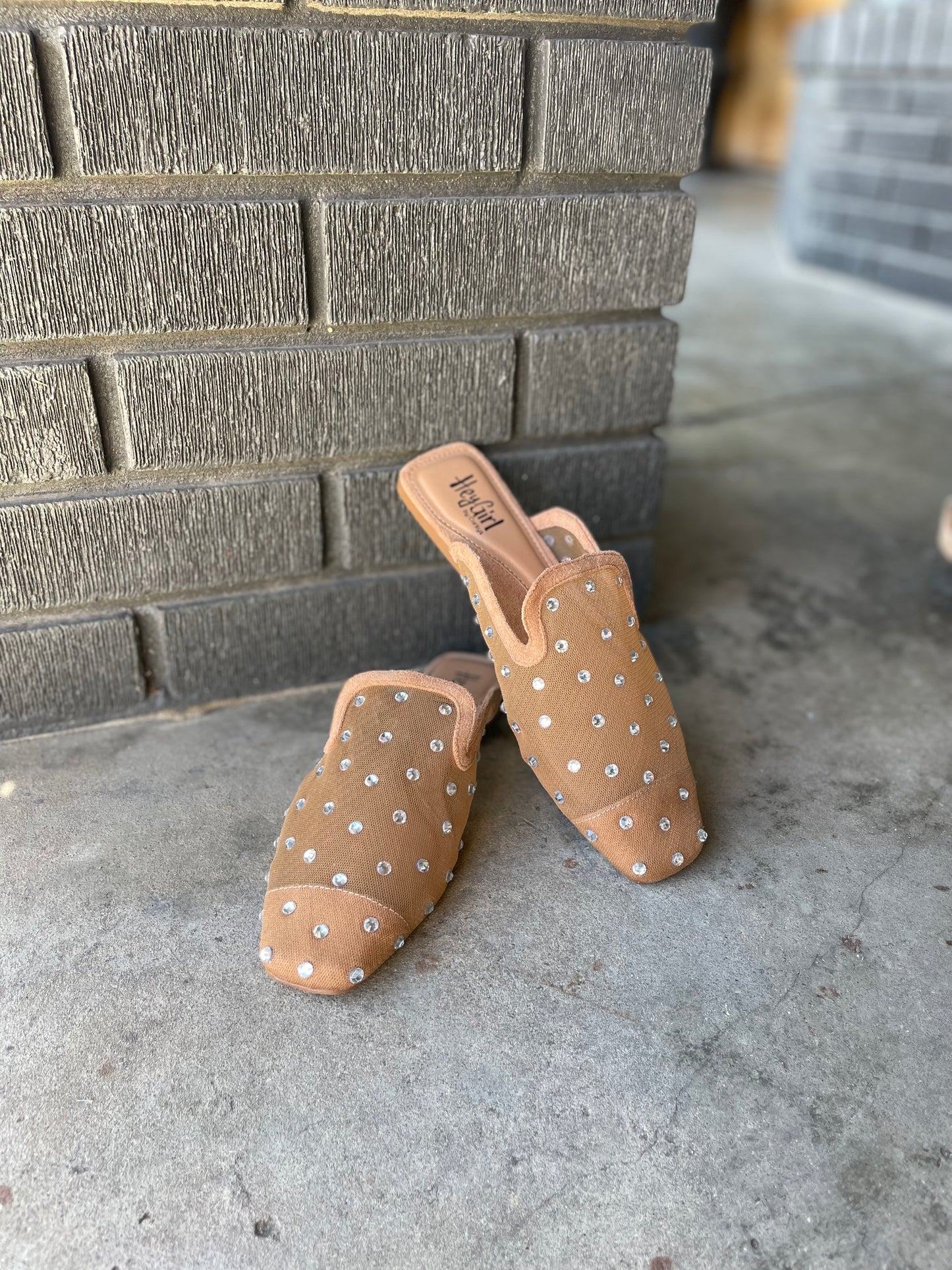 TO DIE FOR SLIP ON SANDALS