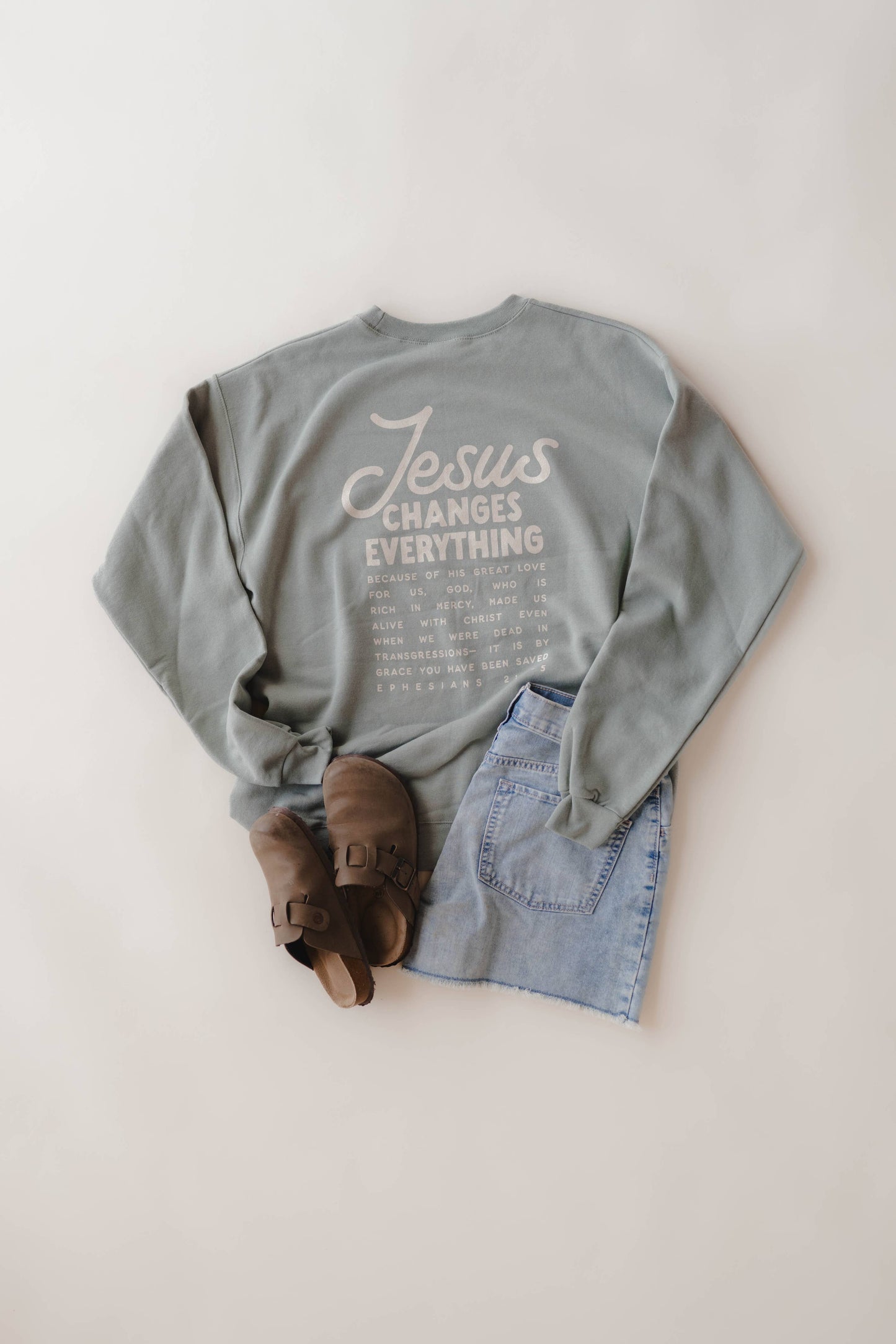 JESUS CHANGES EVERYTHING GRAPHIC SWEATSHIRT