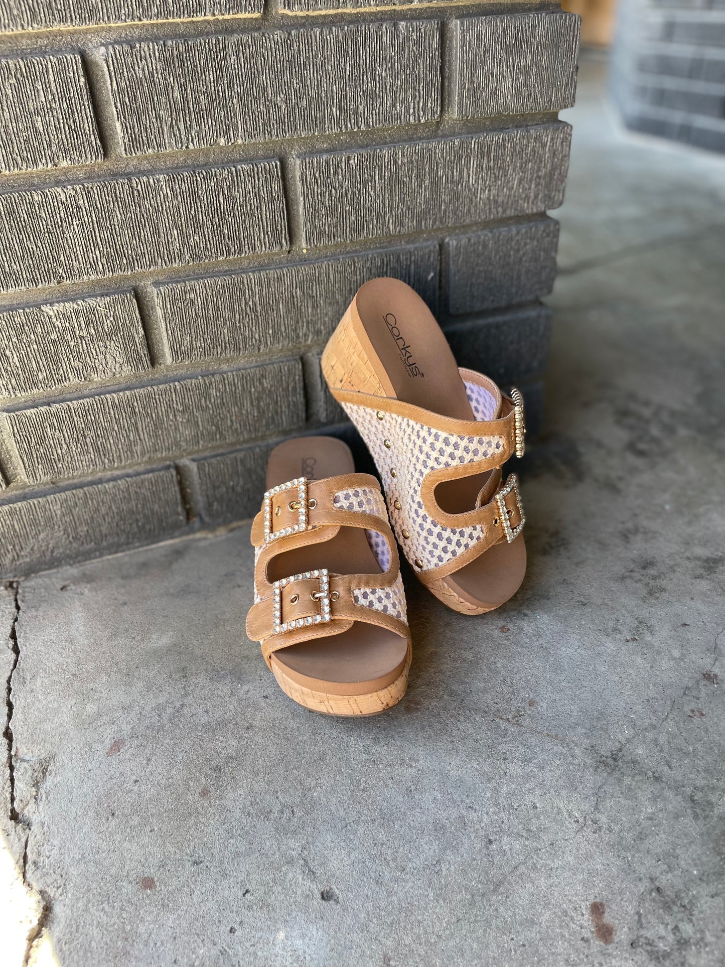 MAIN SQUEEZE WEDGE SANDALS