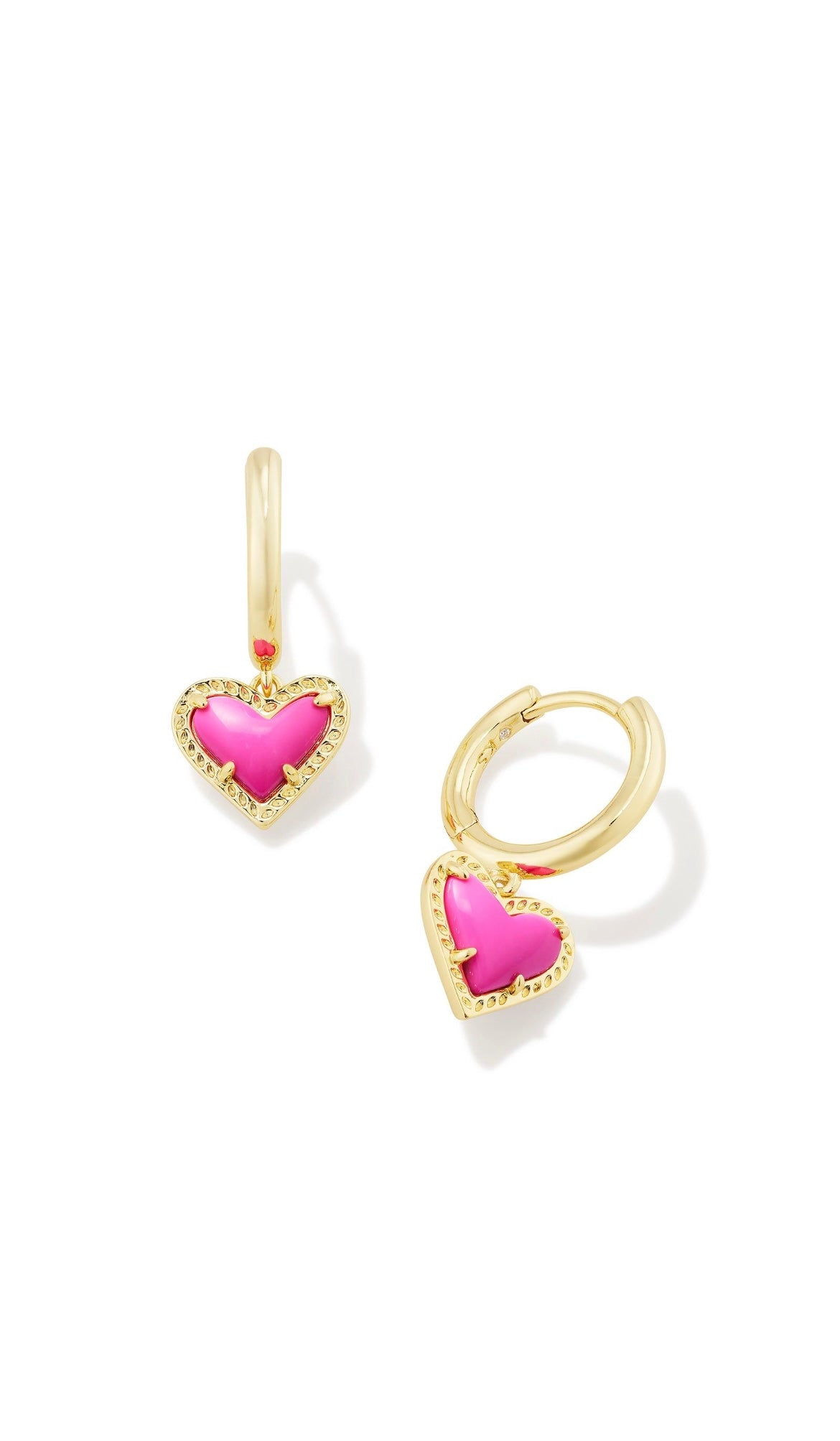 KENDRA SCOTT ARI HEART HUGGIE EARRINGS