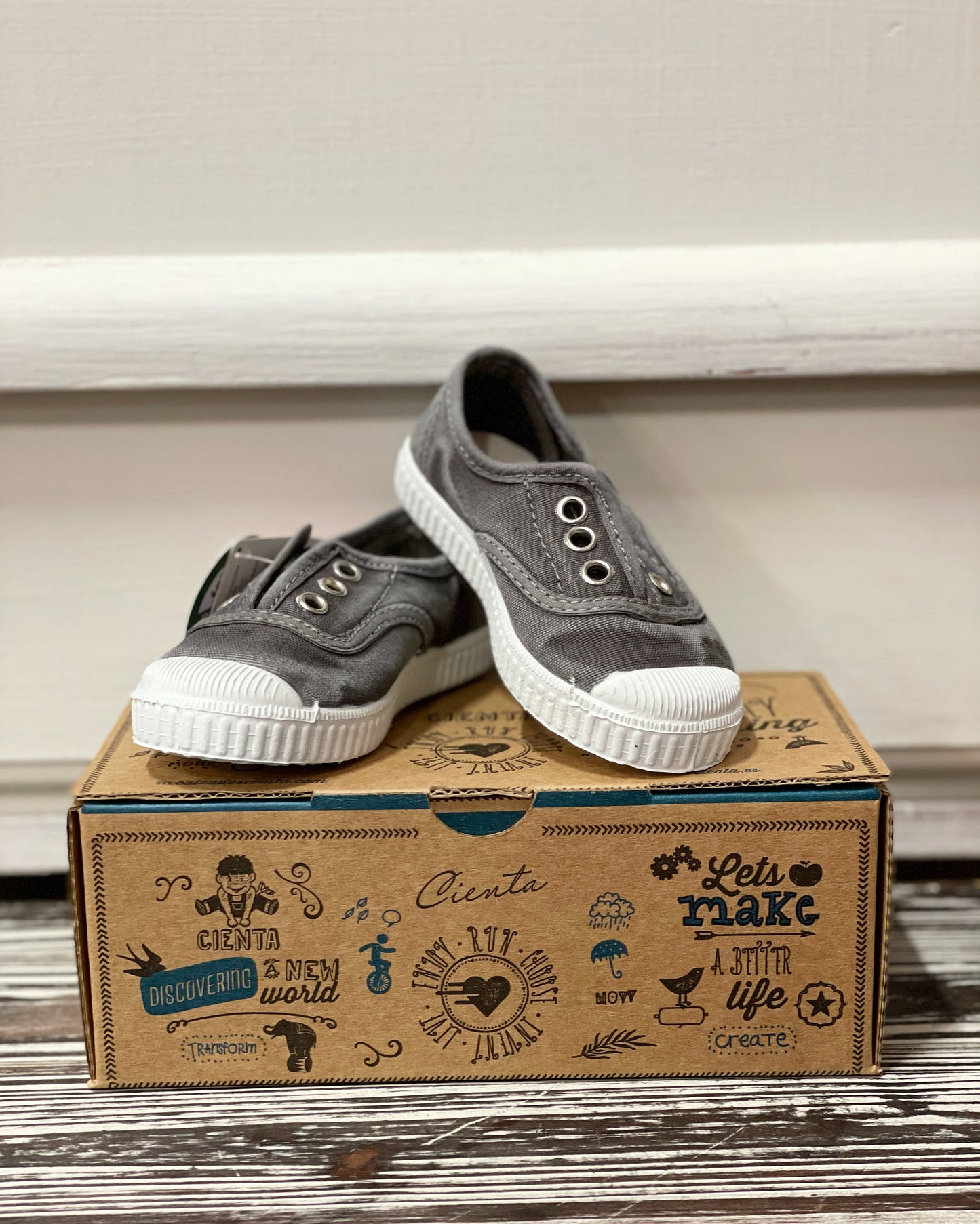 Cienta Slip On Shoes (Kids)