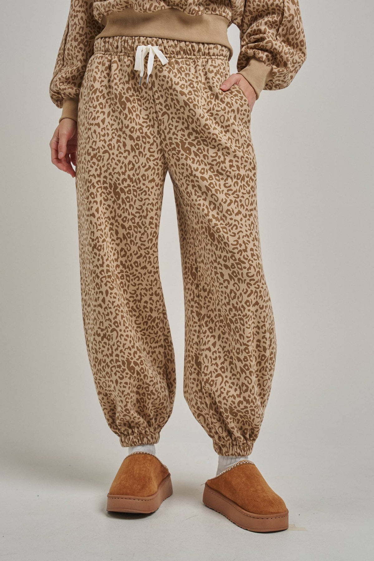 SAMANTHA LEOPARD SWEATPANTS