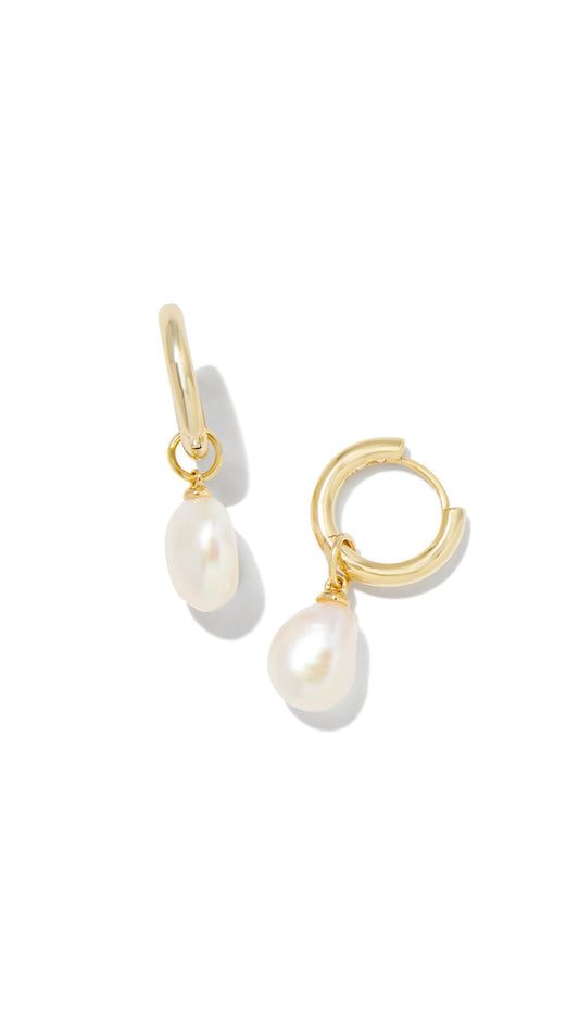 KENDRA SCOTT WILLA PEARL HUGGIE EARRINGS