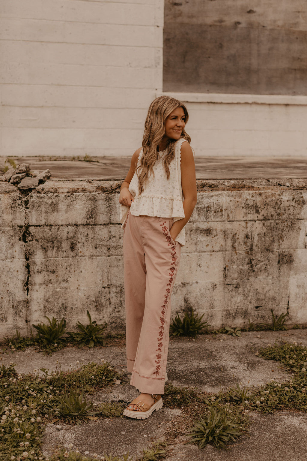 EMBROIDERED COLORED JEANS