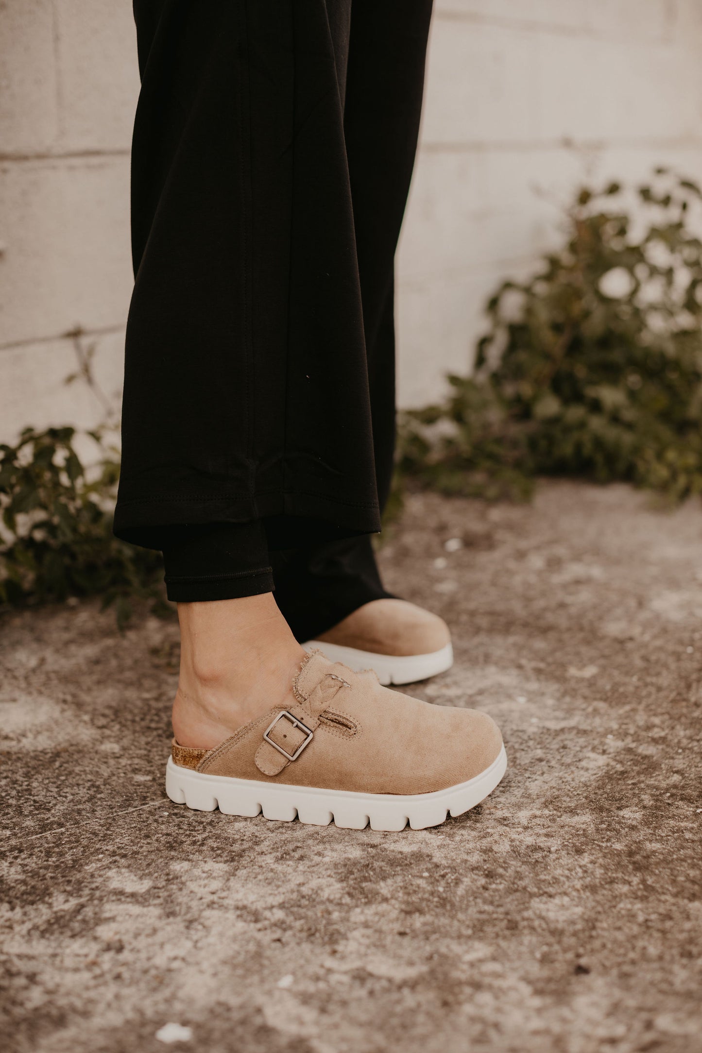 CALI PLATFORM CLOGS