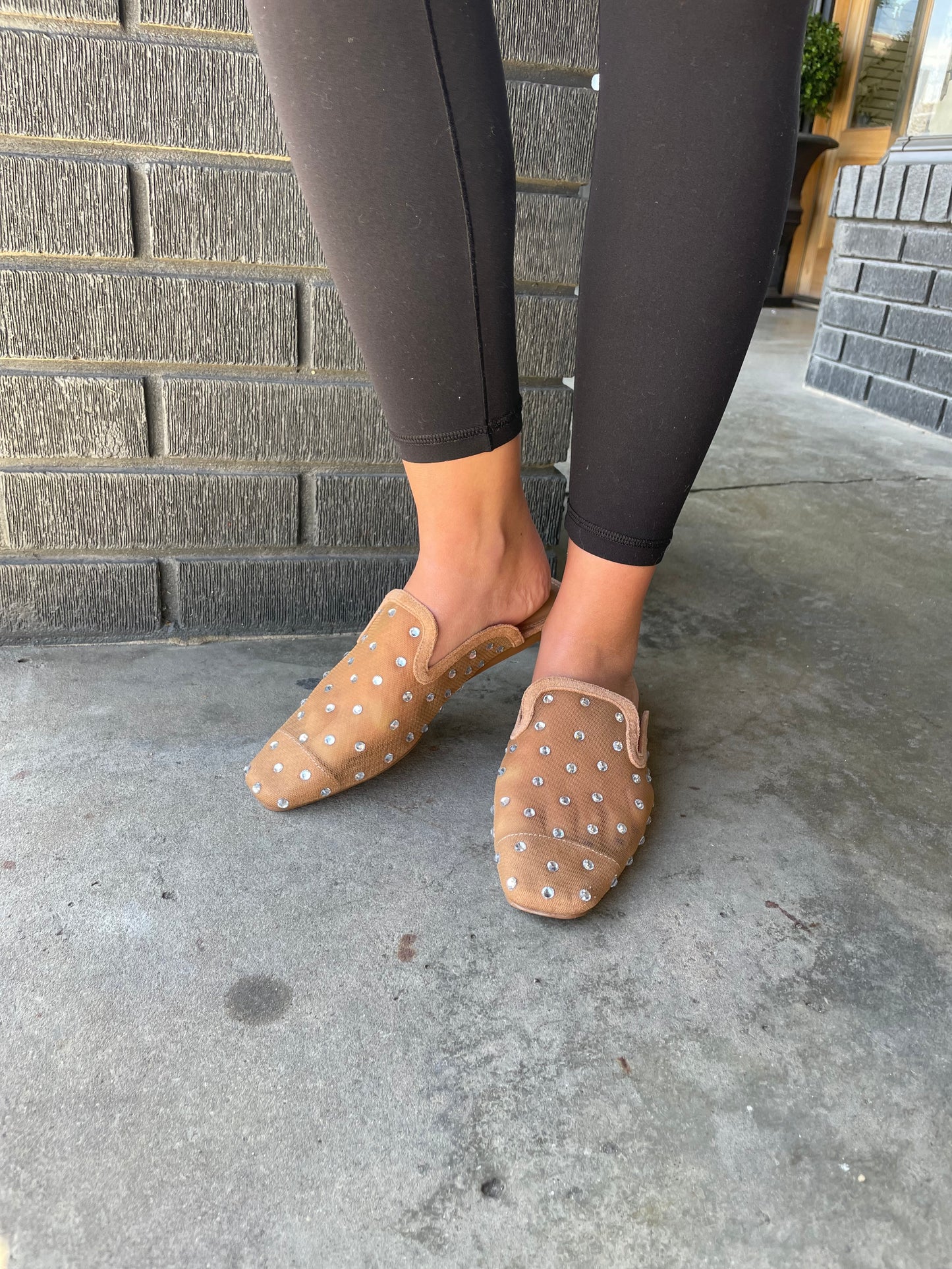 TO DIE FOR SLIP ON SANDALS