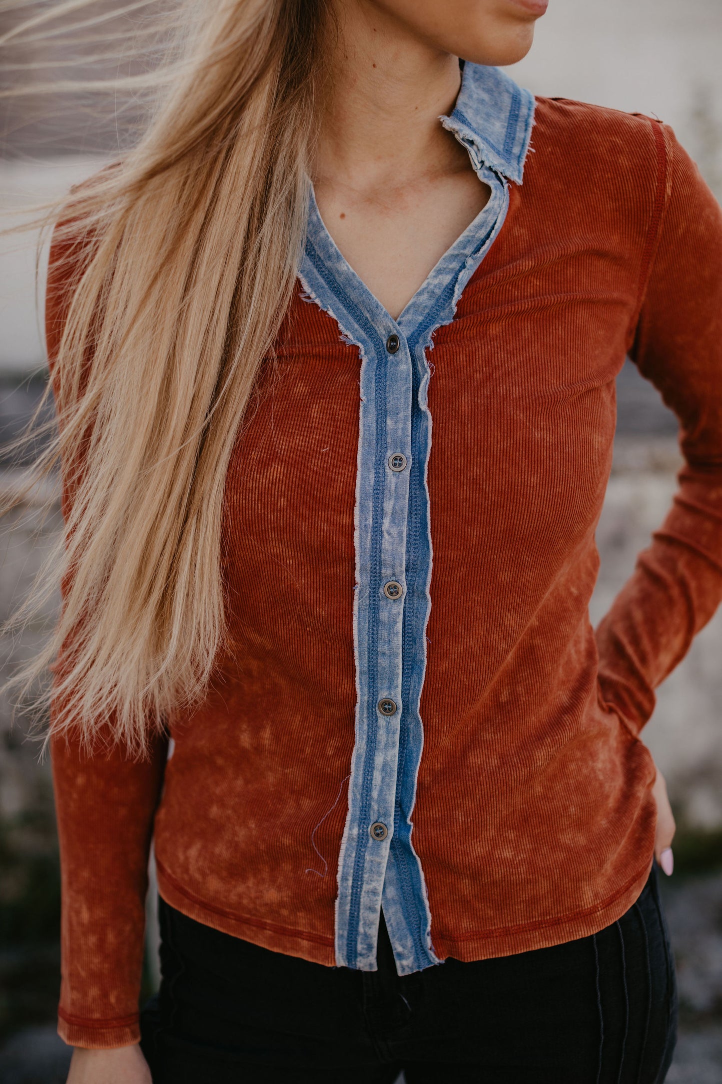 LYRA BUTTON TOP