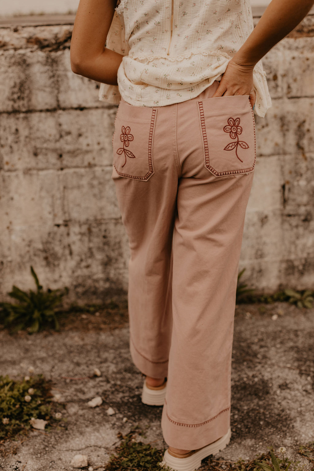 EMBROIDERED COLORED JEANS