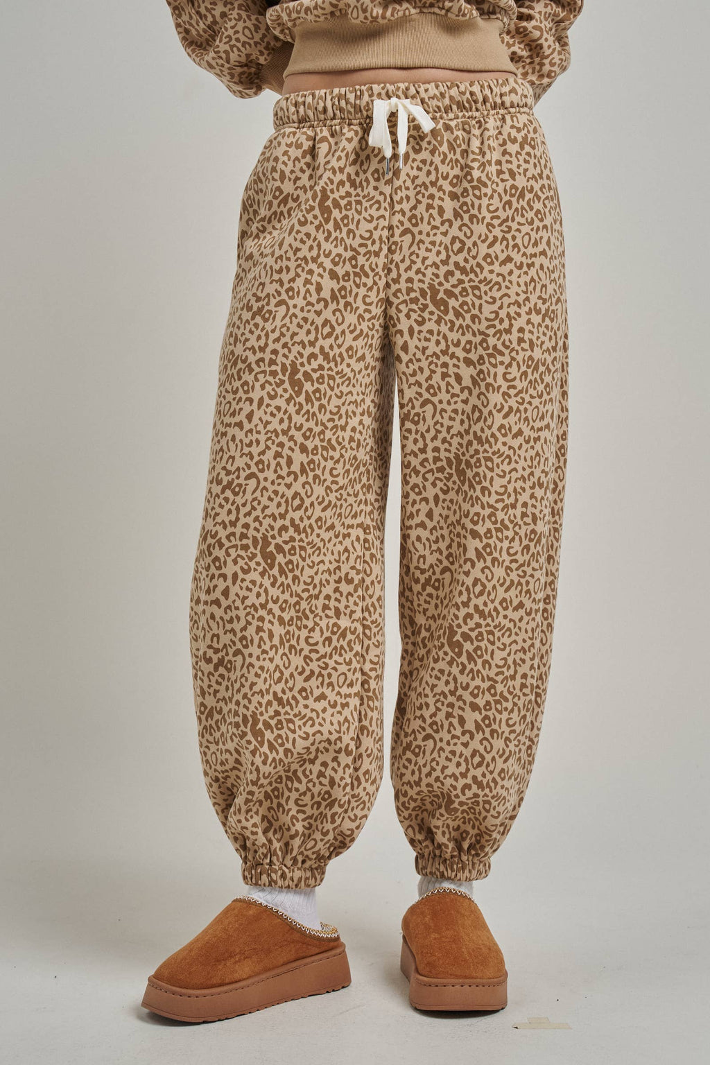SAMANTHA LEOPARD SWEATPANTS