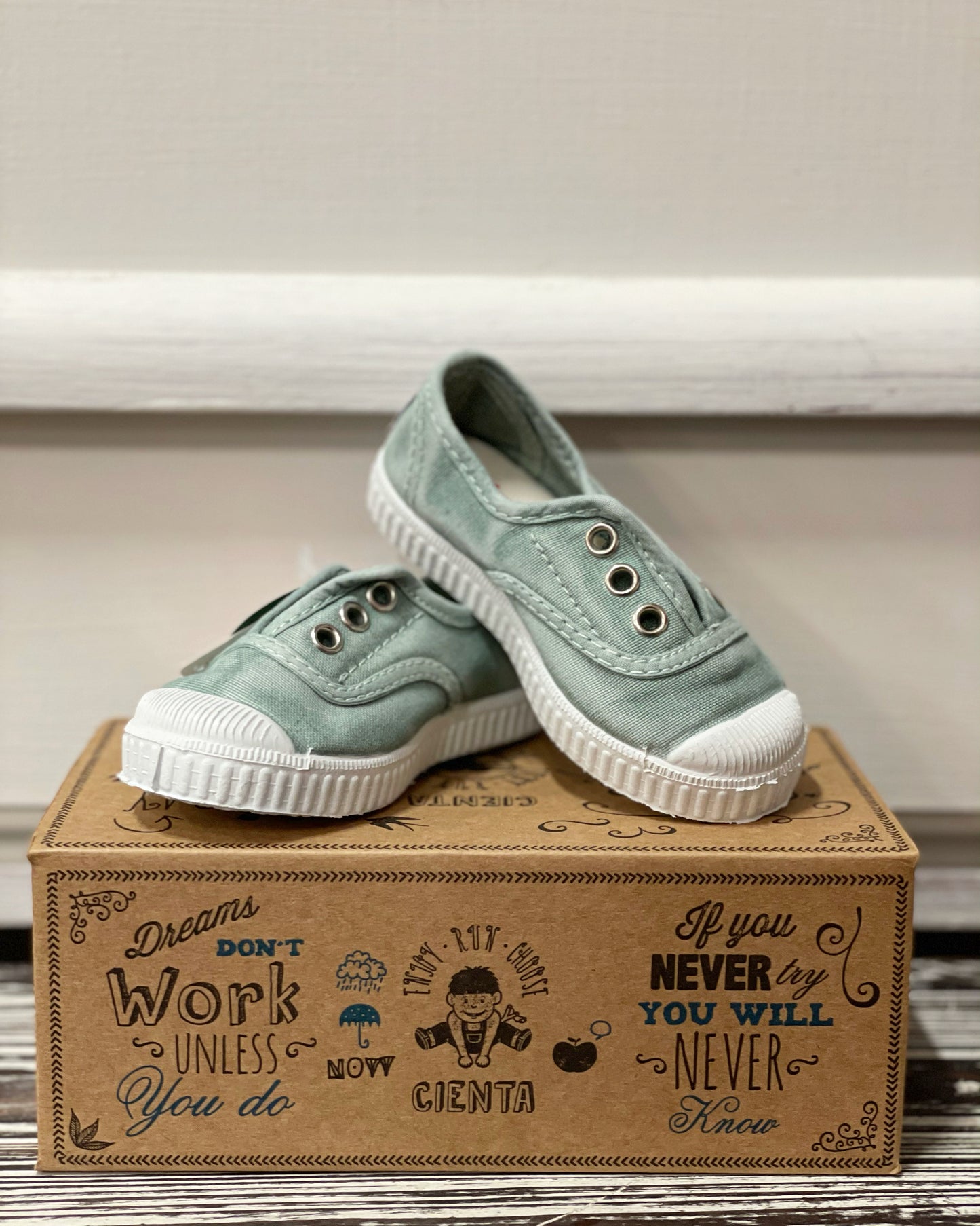 Cienta Slip On Shoes (Kids)