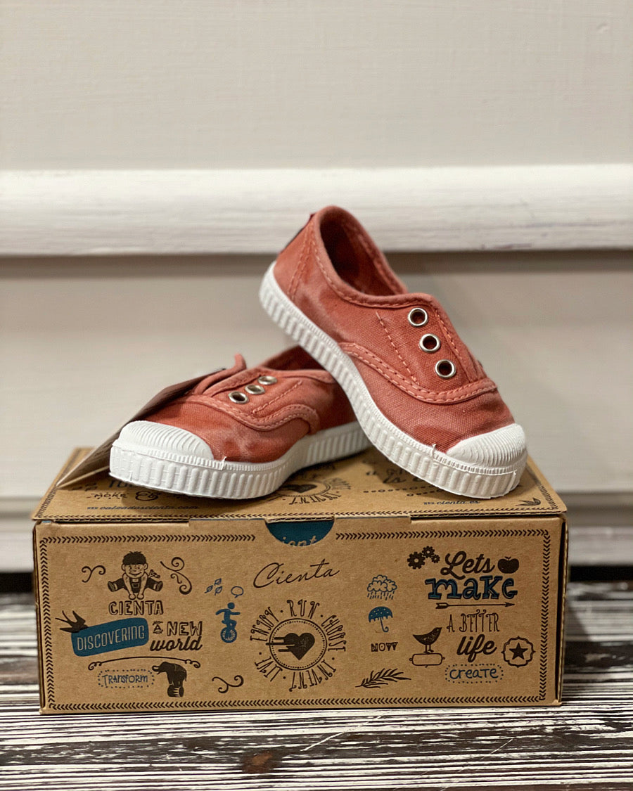 Cienta Slip On Shoes (Kids)