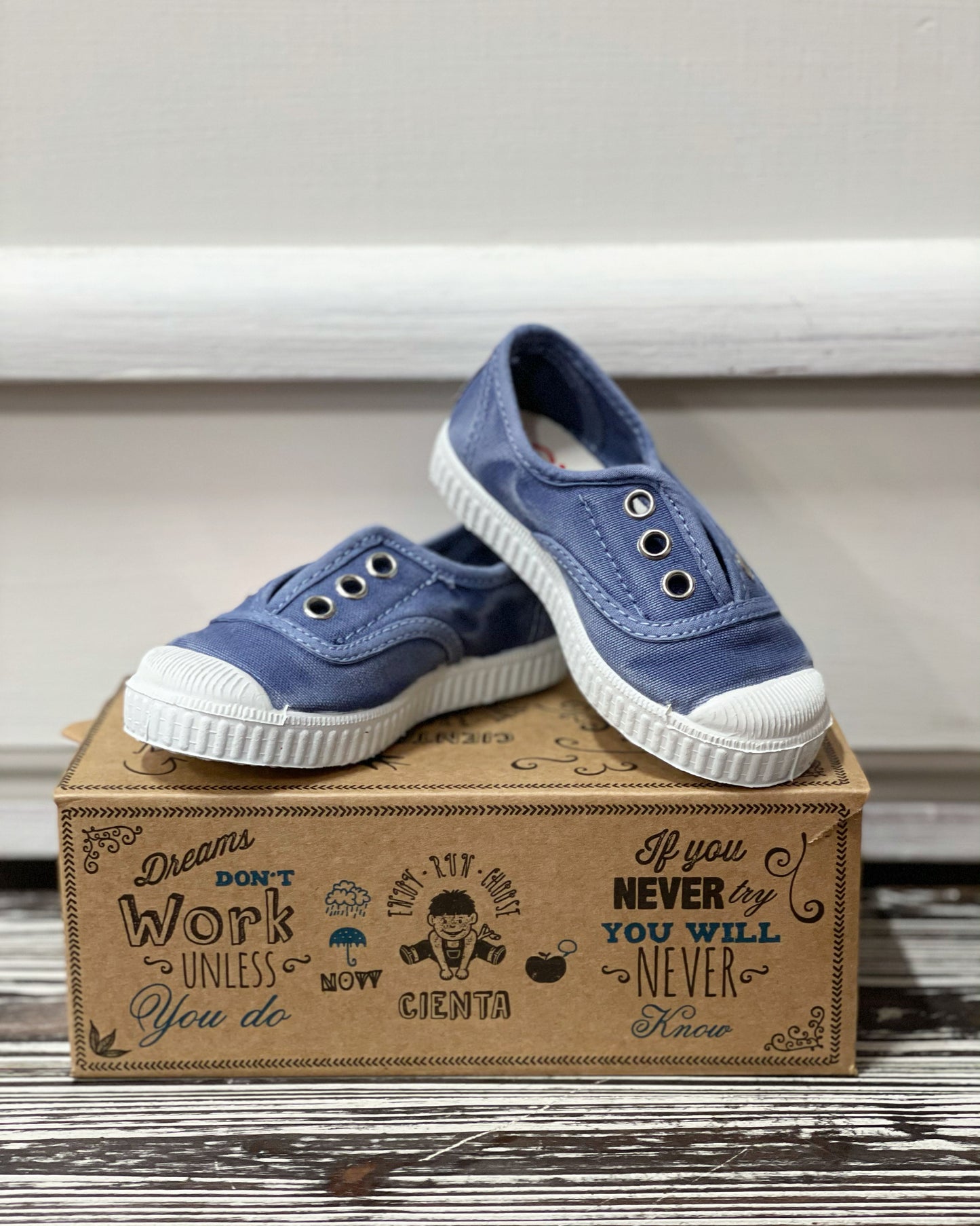 Cienta Slip On Shoes (Kids)